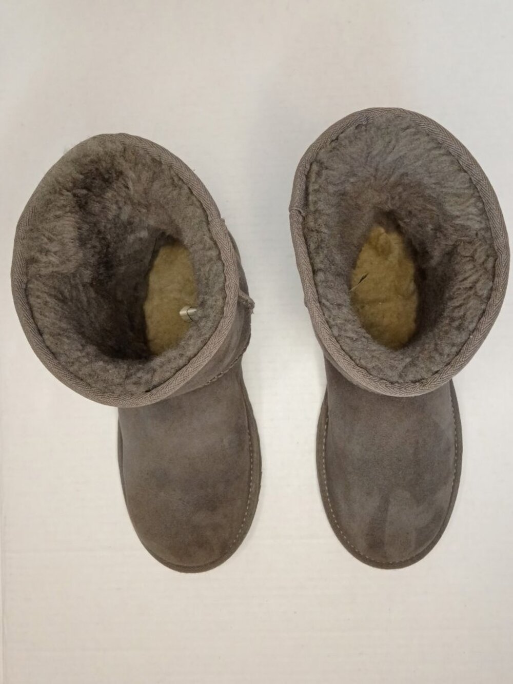 UGG Kids Classic Short Grey Suede Boots Size 6Y Fits Women 8 Style 5251Y - Picture 4 of 8